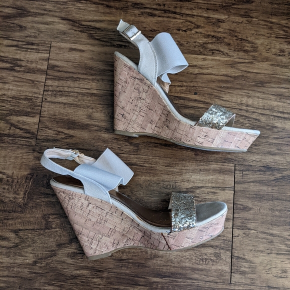 Madden Girl Wedges - Picture 7 of 9